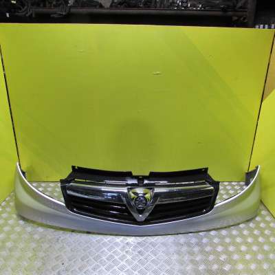 Накладка бампера переднього центральна Renault Trafic II, Opel Vivaro II, Nissan Primastar II (2006-2014) рестайл