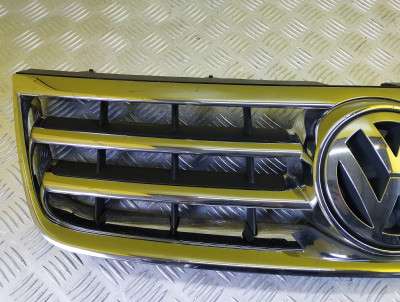 Решетка радиатора Volkswagen Touareg (2003-2006) дорестайл