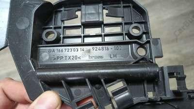 Держатель замка дверей Mercedes ML W166 (з 2011)