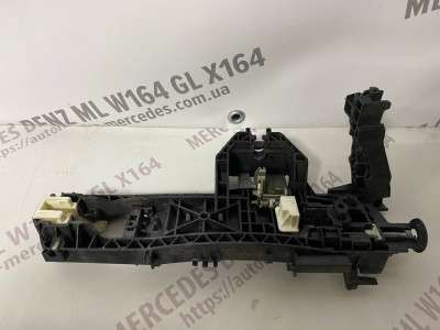 Кронштейн (тримач) ручки дверей Mercedes ML W166 (з 2011)