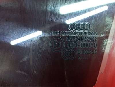 Скло бокових дверей передніх лівих Audi Q7 4M(2015-2020)