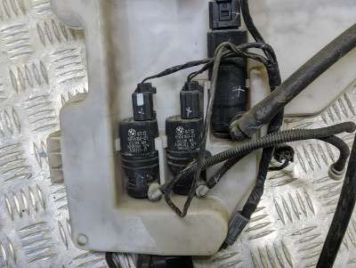 Бачок омивача (омивач скла, фар) BMW X5 E70 (2007-2010) дорестайл