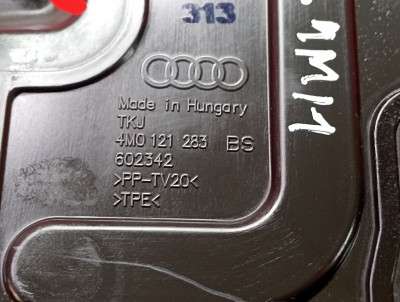 Дефлектор (попвітропровід) радіатора лівий Audi Q7 4M(2015-2020)