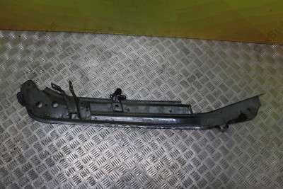 Кронштейн (кріплення) крила правий Volkswagen Touareg (2003-2006) дорестайл