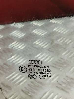 Скло бокових дверей передніх правих Audi Q7 (2010-2015)