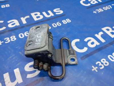 Петля двери передней правой Volkswagen Touareg (2007-2010) рестайл