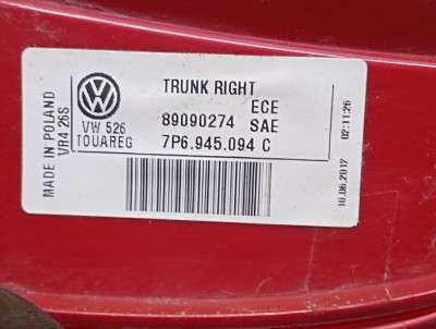 Ліхтар кришки багажника правий Volkswagen Touareg NF (2010-2014)