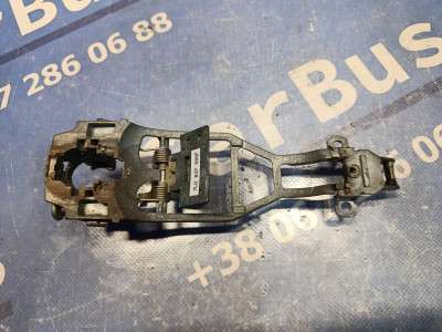 Кронштейн (тримач) ручки дверей Volkswagen Touareg (2007-2010) рестайл