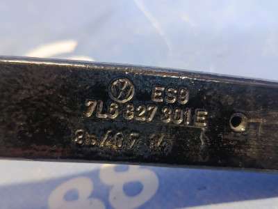 Петля кришки (двері) багажника Volkswagen Touareg (2007-2010) рестайл