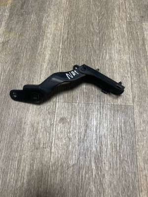Петля кришкі (двері) багажника права Nissan Rogue 2014-2020