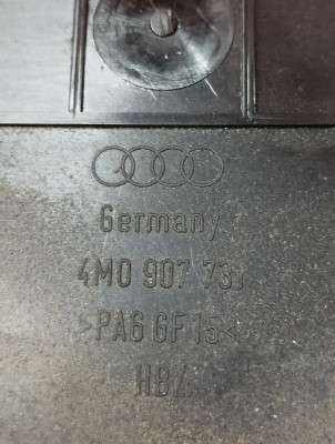 Кронштейн блоку керування паливного баку Audi Q7 4M(2015-2020)