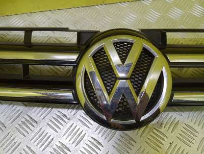 Решітка радіатора Volkswagen Touareg NF (2010-2014)