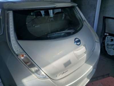 Кришка багажника (двері) Nissan LEAF I 2010-2017