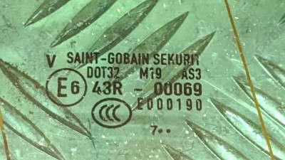 Скло кузовне заднє ліве Volkswagen Touareg (2003-2006) дорестайл