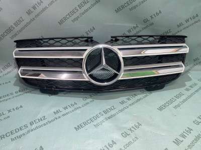 Решітка (заглушка) в бампер центральна Mercedes GL X164