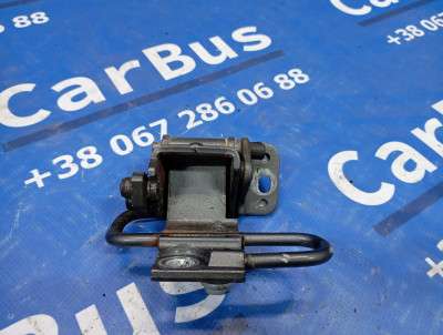Петля двері задньої правої Volkswagen Touareg (2007-2010) рестайл