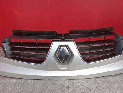 Накладка бампера переднего центральная Renault Trafic II, Opel Vivaro II, Nissan Primastar II (2006-2014) рестайл