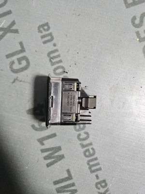 Кнопка відкриття багажника Mercedes ML W166 (з 2011)