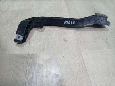 Кронштейн (кріплення) переднього бампера правий Mercedes ML W166 (з 2011)
