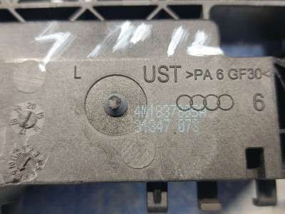 Рамка ручки дверей зовнішньої передньої лівої Audi Q7 4M(2015-2020)