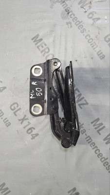 Петля капота права Mercedes ML W164 (2005-2011)