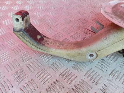 Ступиця (кулак цапфа) передня права BMW X5 F15 (2013-2018)
