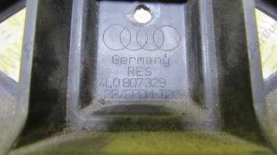 Кронштейн (крепление) заднего бампера центральный Audi Q7 (2006-2009)