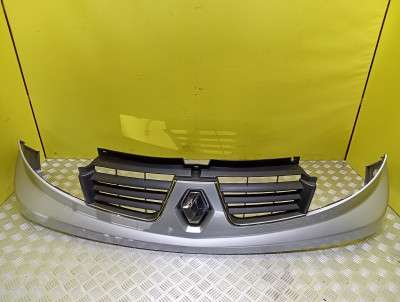 Накладка бампера переднього центральна Renault Trafic II, Opel Vivaro II, Nissan Primastar II (2006-2014) рестайл