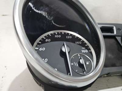 Панель приладів (щиток приладів) Mercedes ML W166 (з 2011)