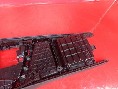 Консоль салону (центральна частина) Audi Q7 4M(2015-2020)