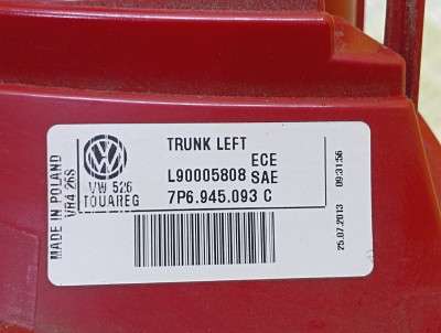 Ліхтар кришки багажника лівий Volkswagen Touareg NF (2010-2014)