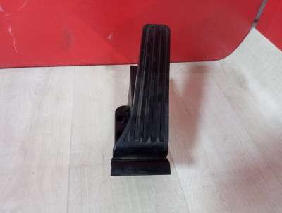 Педаль газу E-class W212