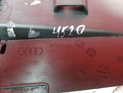 Накладка декоративна (молдинг) переднього лівого крила Audi E-TRON