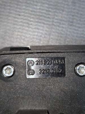 Кнопка закриття кришки багажника Mercedes ML W164 (2005-2011)