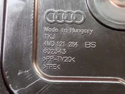 Дефлектор (попвітропровід) радіатора правий Audi Q7 4M(2015-2020)