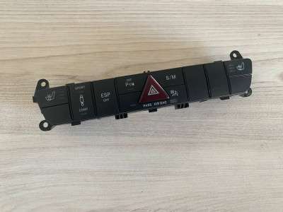 Панель управління в центральній консолі Mercedes GL X164