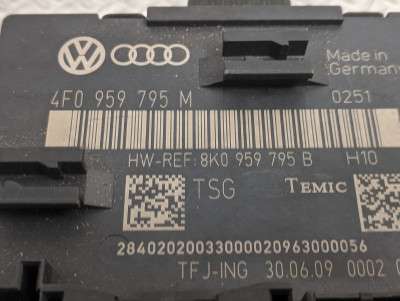 Блок керування дверима Audi Q7 (2006-2009)