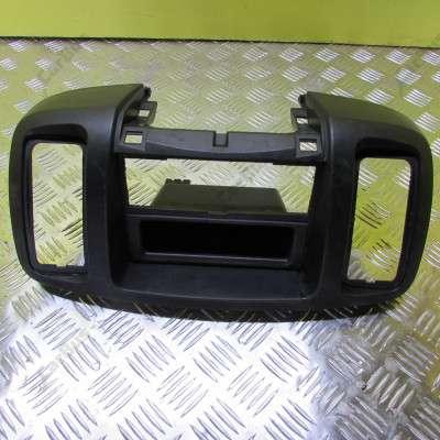 Консоль салону (центральна частина) Renault Trafic II, Opel Vivaro II, Nissan Primastar II (2006-2014) рестайл