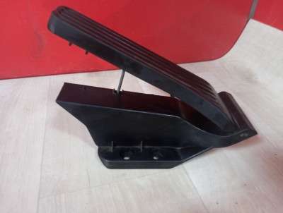 Педаль газу E-class W212