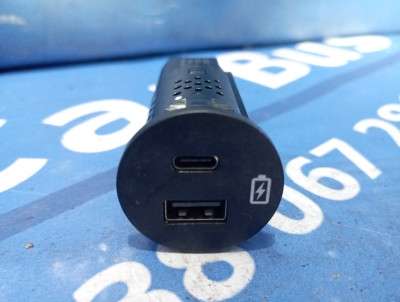 Роз`єм AUX/USB Ford Mustang Mach-E  Select Premium  ( 2019 - 2026 )
