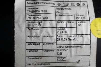 Декоративна накладка на торпедо Volkswagen Touareg NF (2010-2014)