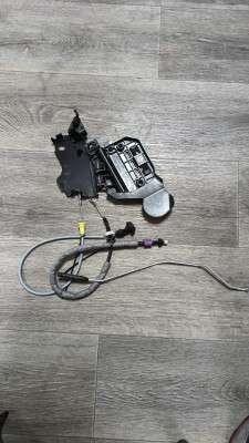 Держатель замка дверей Mercedes ML W166 (з 2011)