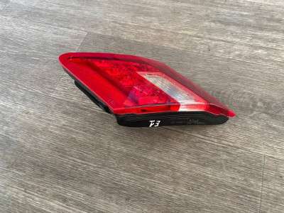 Фонарь крышки багажника правый E-class W212