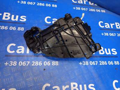 Кронштейн (кріплення) фари лівий Volkswagen Touareg (2007-2010) рестайл
