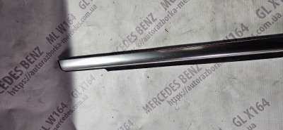 Накладка (молдінг) скла передні ліві двері Mercedes ML W164 (2005-2011)