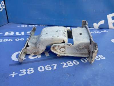 Петля двері розпашной Renault Trafic II, Opel Vivaro II, Nissan Primastar II (2006-2014) рестайл