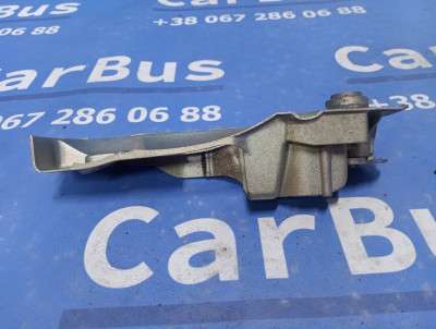 Кронштейн (тримач) ручки дверей Renault Trafic II, Opel Vivaro II, Nissan Primastar II (2006-2014) рестайл
