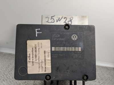 Блок керування ABS Volkswagen Touareg (2003-2006) дорестайл