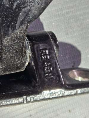 Петля двері права (низ/верх, зад/перед) Mercedes ML W164 (2005-2011)