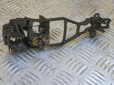 Кронштейн (тримач) ручки дверей Volkswagen Touareg (2007-2010) рестайл